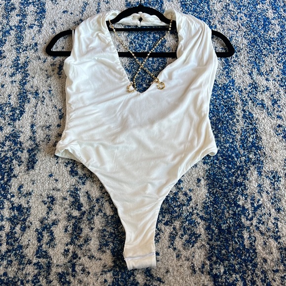superdown Jewels Cross Front Bodysuit in White S - Picture 6 of 12
